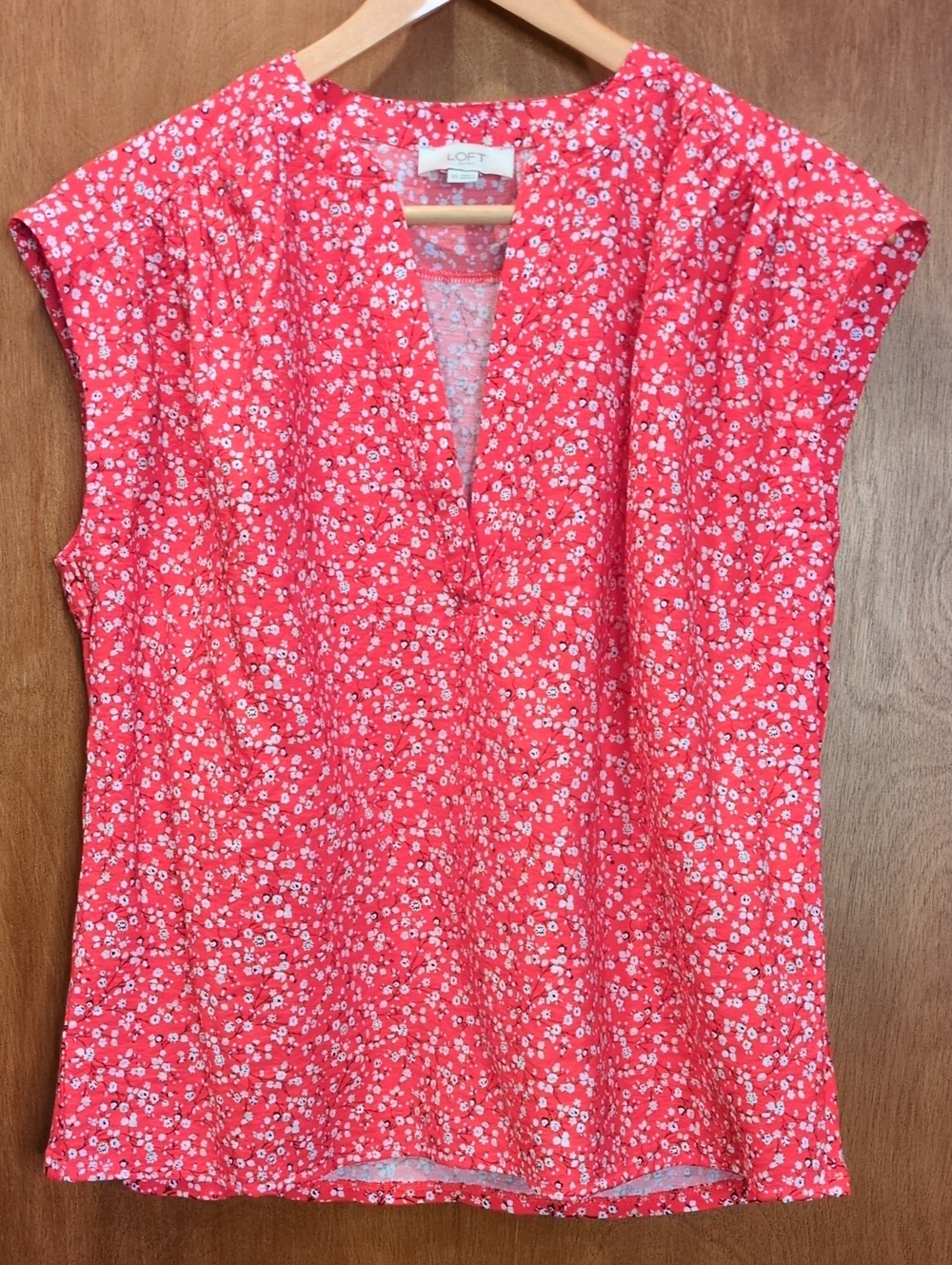 LOFT Red Floral V-Slit Cap Sleeve Blouse Size XS